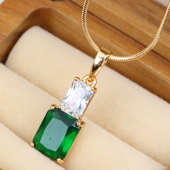"Emerald Green Pendant in Gold-Plated Brass – Sophisticated Radiance, XPPT1811 - Picture 1 of 13